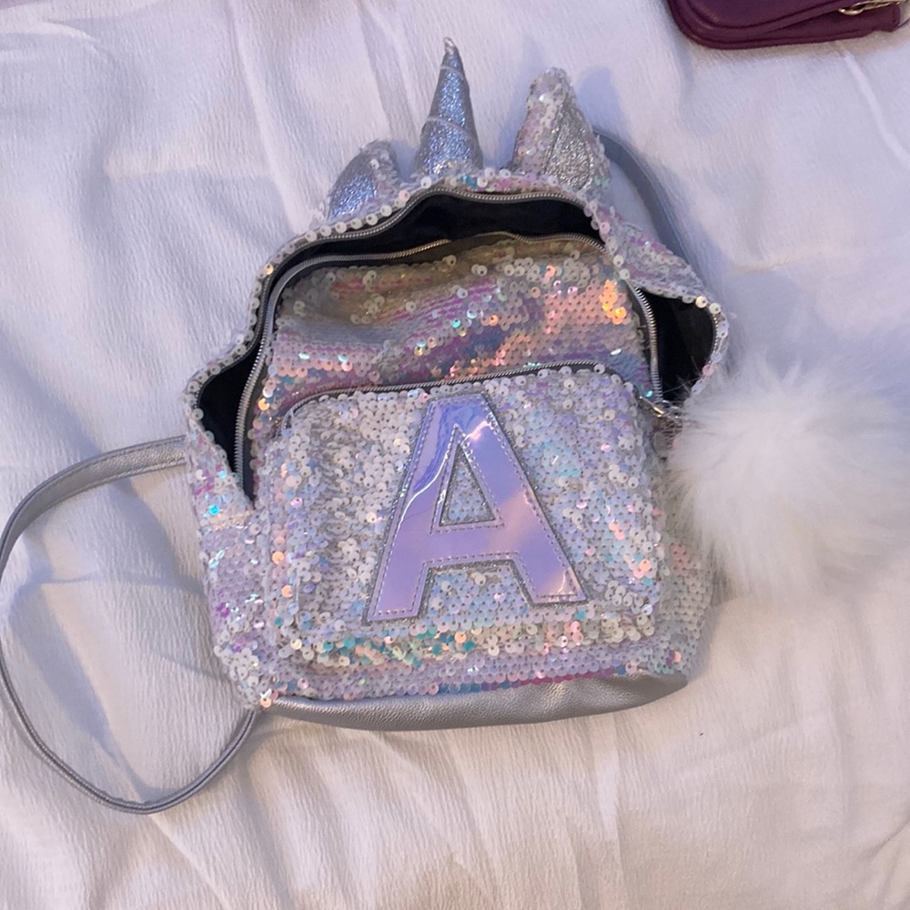 Sparkly, flippable sequin A unicorn bag